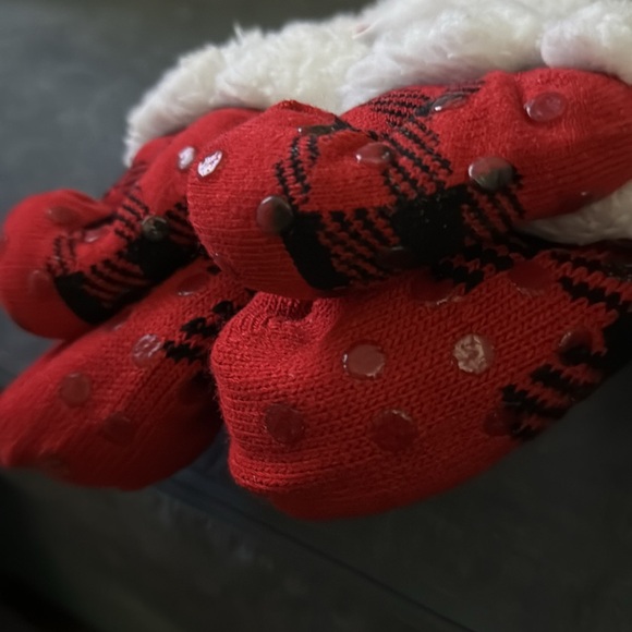 Little me
Mommy and me Santa Hat and slippers socks - Picture 4 of 5